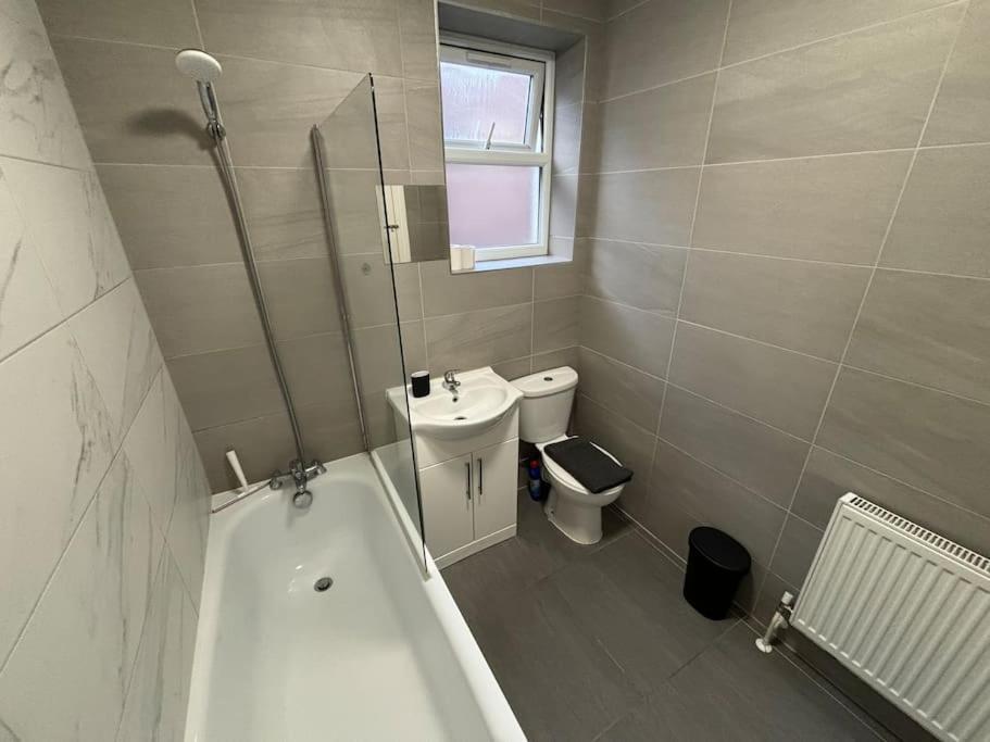 Apartment The Turnpike - Free Parking London