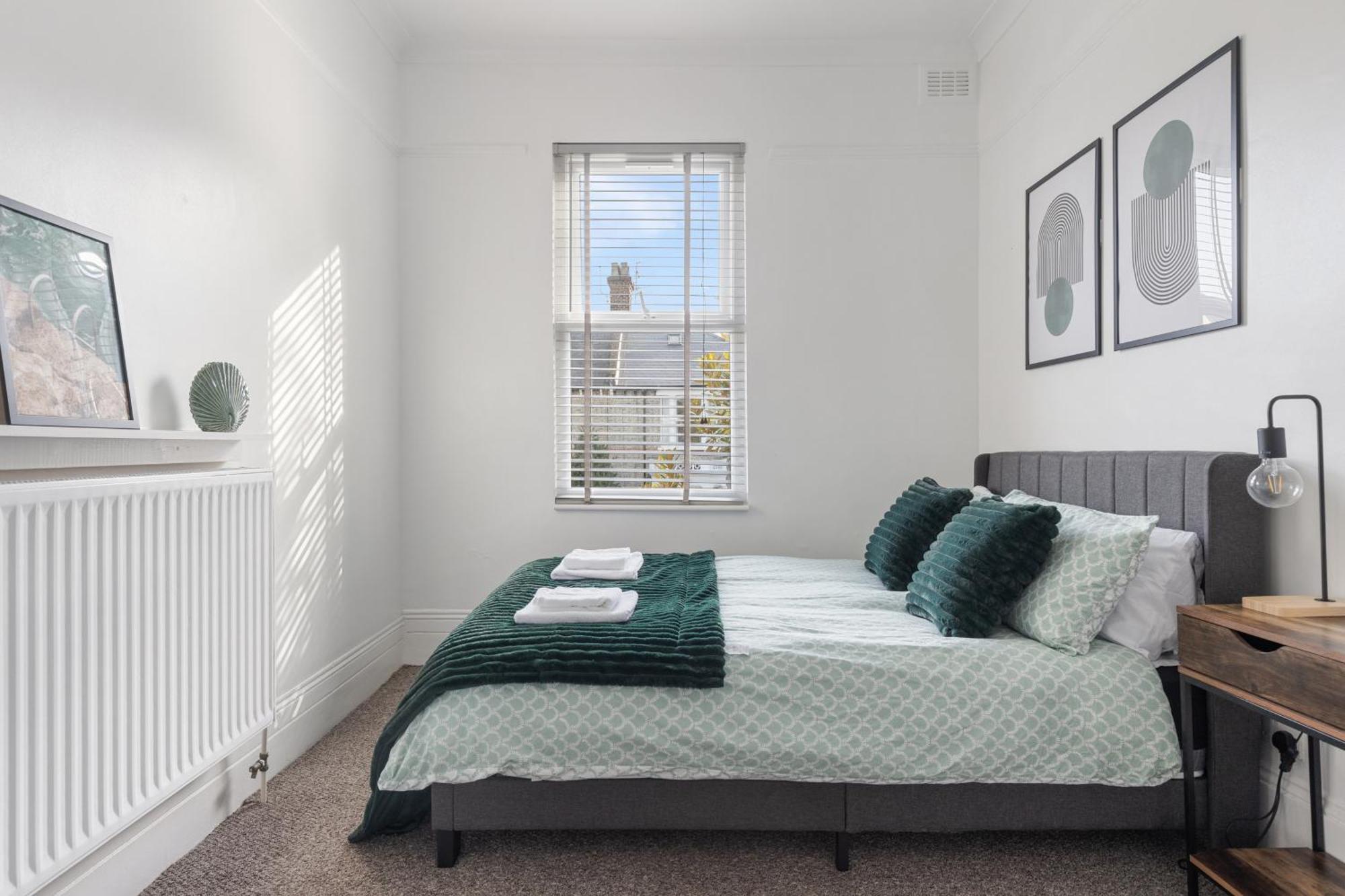 The Turnpike - Free Parking Apartment *