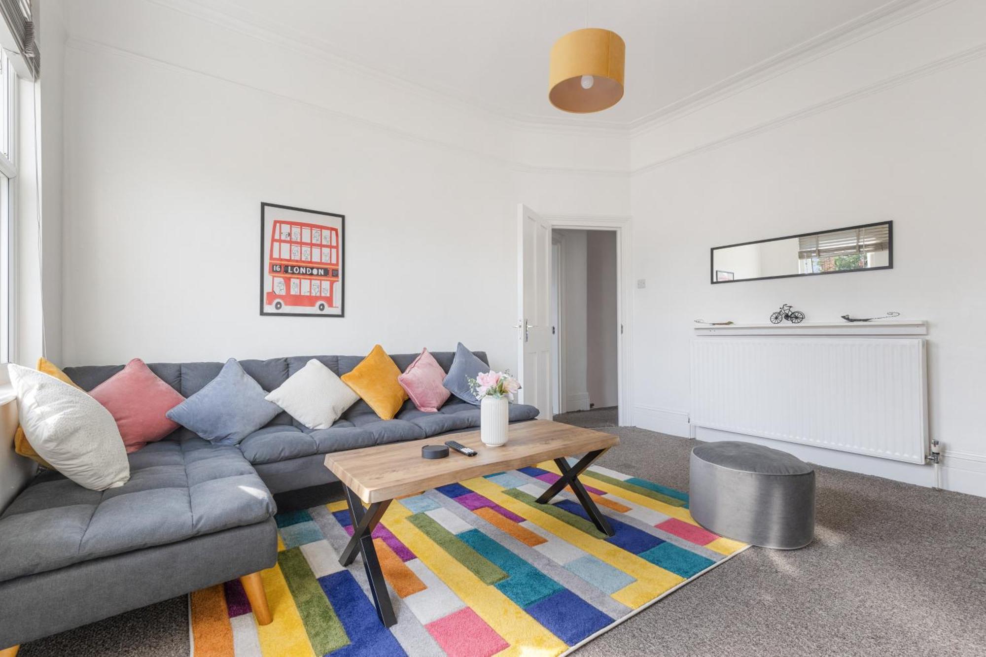 The Turnpike - Free Parking Apartment London